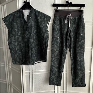 EUC Figs Camouflage Scrub Set